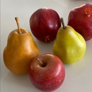 In excellent condition good quality 5 Decorative Fruit Set -